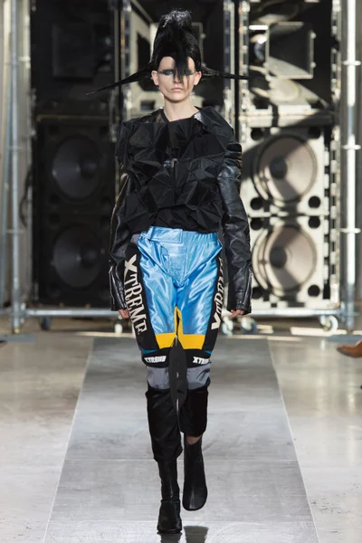 Look 3